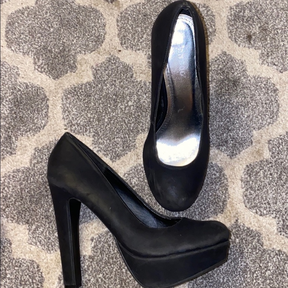 Matte black chunky heels